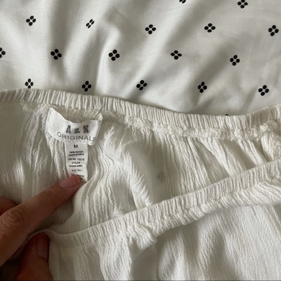 Off the shoulder white Top - Picture 2 of 2